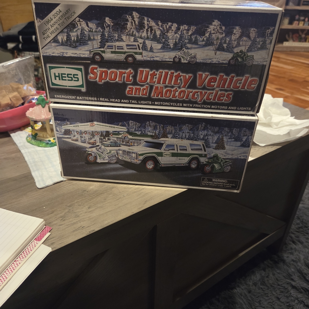 Hess Sport Utility Vehicle and Motorcycles Toy Set